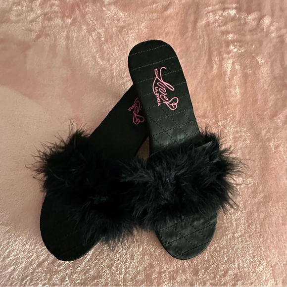 La SENZA Shoes - La SENZA Size 9 Vintage Style Women's Black Fluffy Feather Slipper Kitten Heels